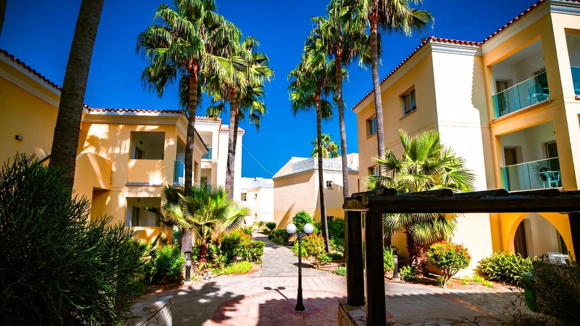 Malama Beach Holiday Village Protaras 4*,
